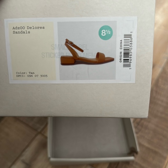 Women’s sandals - Picture 1 of 4